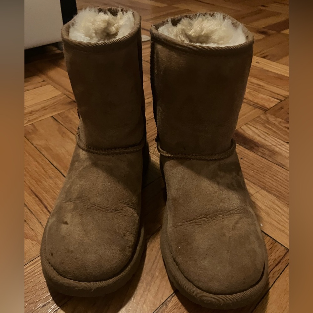 Uggs - Picture 2 of 4